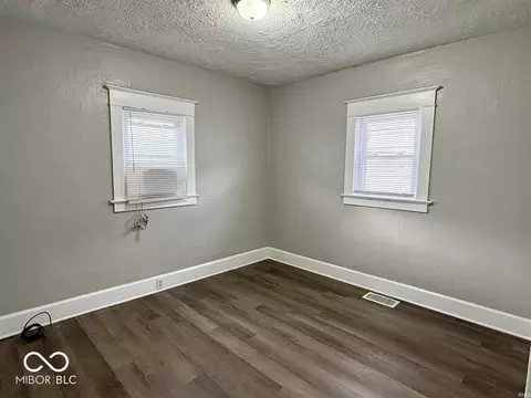 Bedroom - 513 E Centennial Ave, Muncie, IN 47303 photo 2 of 3