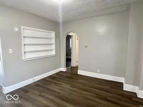 Living - 513 E Centennial Ave, Muncie, IN 47303 photo 3 of 5
