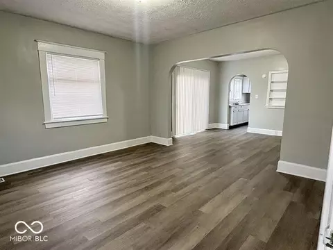 Living - 513 E Centennial Ave, Muncie, IN 47303 photo 2 of 5