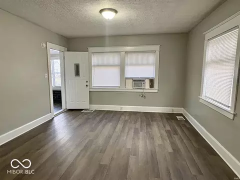 Living - 513 E Centennial Ave, Muncie, IN 47303 photo 1 of 5