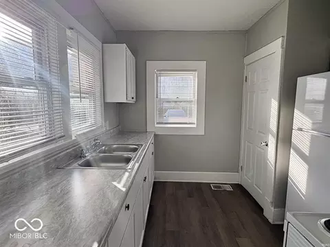 Entry Way - 513 E Centennial Ave, Muncie, IN 47303 photo 1 of 1