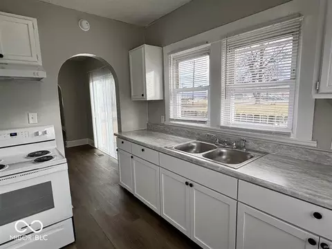 Kitchen - 513 E Centennial Ave, Muncie, IN 47303 photo 2 of 4