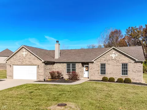422 S Bridgewater Ln, Muncie, IN 47304