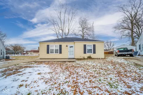 1904 E Greenlawn Ct, Muncie, IN 47302