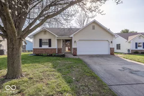 14741 Village Park East Dr, Carmel, IN 46033