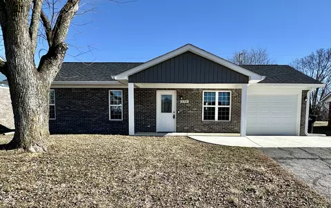 179 Forum Dr, Whiteland, IN 46184