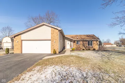 2110 Wayne Dr, Greenfield, IN 46140