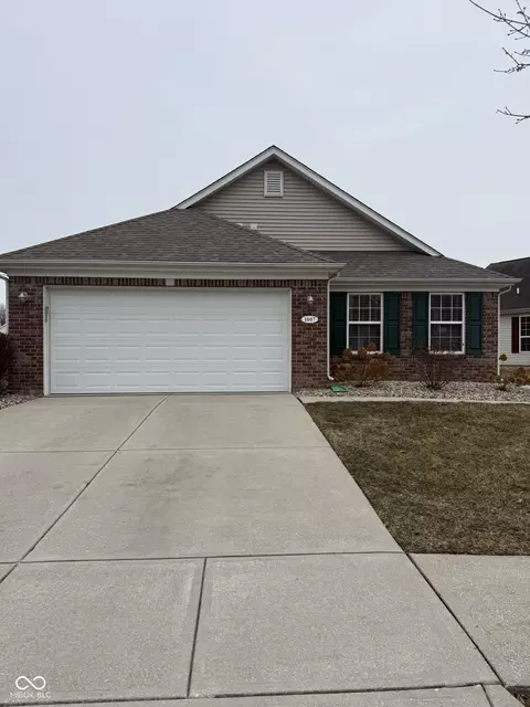 1007 Lincoln Park West Dr, Greenwood, IN 46142