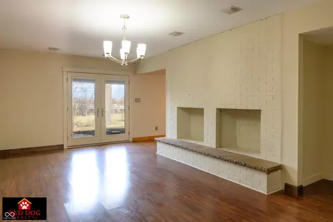 Living - 832 E Davis Dr, Franklin, IN 46131 photo 5 of 5