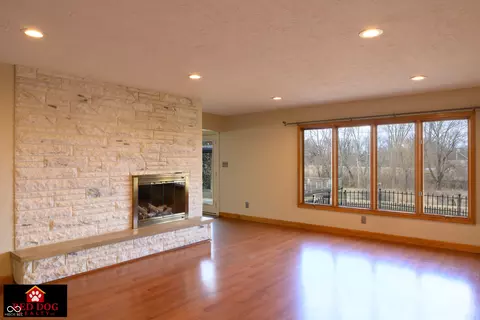 Living - 832 E Davis Dr, Franklin, IN 46131 photo 1 of 5