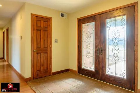 Entry Way - 832 E Davis Dr, Franklin, IN 46131 photo 2 of 2