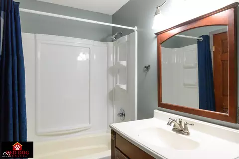 Bath - 832 E Davis Dr, Franklin, IN 46131 photo 2 of 3