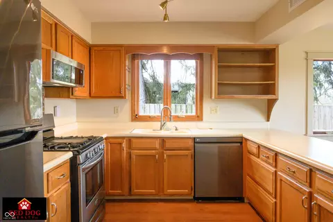 Kitchen - 832 E Davis Dr, Franklin, IN 46131 photo 4 of 4