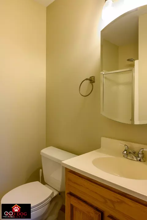 Bath - 832 E Davis Dr, Franklin, IN 46131 photo 3 of 3