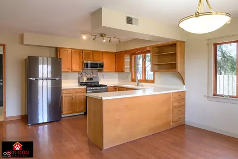 Kitchen - 832 E Davis Dr, Franklin, IN 46131 photo 2 of 4