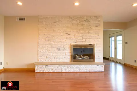 Living - 832 E Davis Dr, Franklin, IN 46131 photo 2 of 5