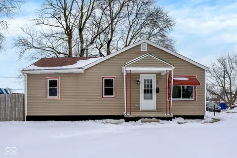 901 N 9th St, Elwood, IN 46036