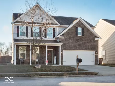 2041 Creek Bank Dr, Columbus, IN 47201