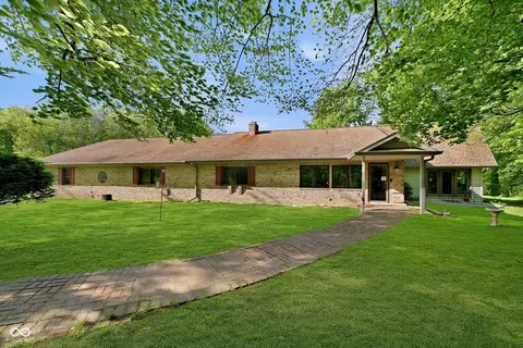 2594 E Traction Rd, Crawfordsville, IN 47933