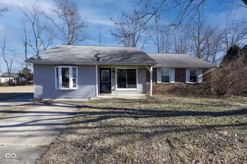1413 Brookside Dr, Columbus, IN 47201