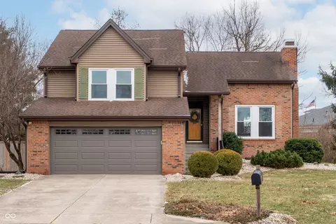 55 Village Cir, Zionsville, IN 46077