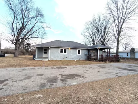 8249 Lake Rd, Indianapolis, IN 46217