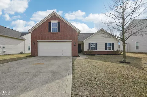 45 W Clear Lake Ln, Westfield, IN 46074