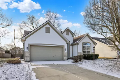 5873 Lost Oaks Dr, Carmel, IN 46033
