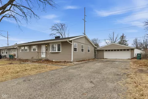 324 Holiday Dr, Plainfield, IN 46168