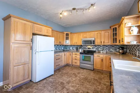 Kitchen - 9653 S 200 E, Flat Rock, IN 47234 photo 4 of 6