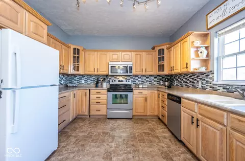 Kitchen - 9653 S 200 E, Flat Rock, IN 47234 photo 5 of 6