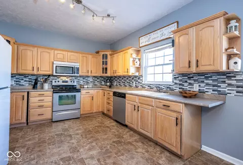 Kitchen - 9653 S 200 E, Flat Rock, IN 47234 photo 6 of 6
