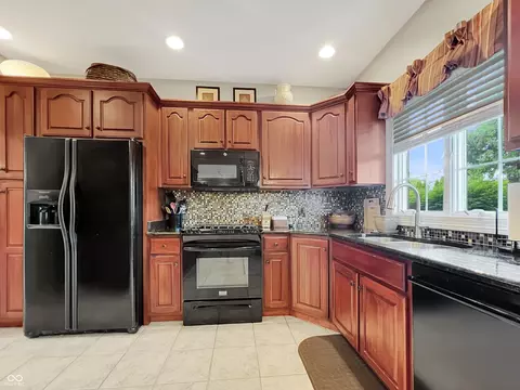 6012 Leatherback Dr, Columbus, IN 47201 photo 18