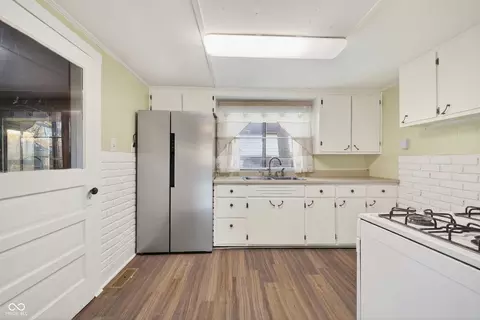 Kitchen - 960 Stevens St, Mitchell, IN 47446 photo 1 of 2