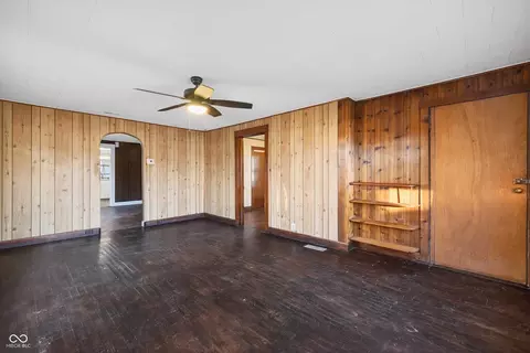 Living - 960 Stevens St, Mitchell, IN 47446 photo 2 of 5