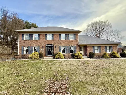 106 White Oak Dr, Batesville, IN 47006