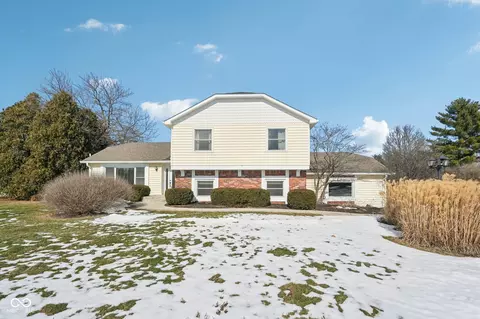 6 Greyhound Cir, Carmel, IN 46032