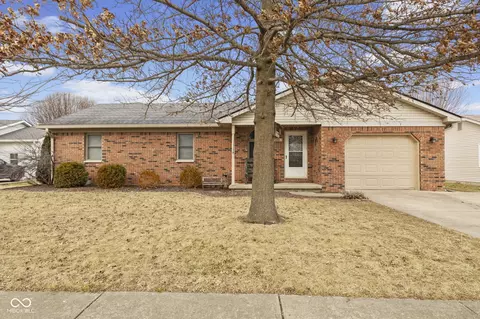 1282 Pin Oak Ct, Martinsville, IN 46151