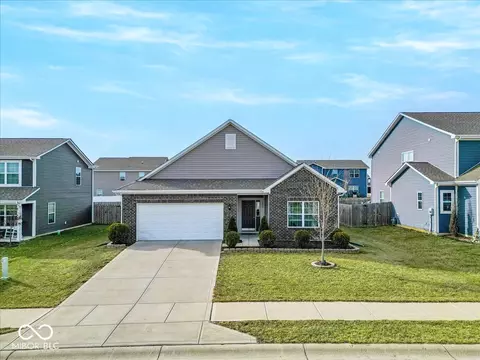 452 Haywood Dr, Greenfield, IN 46140