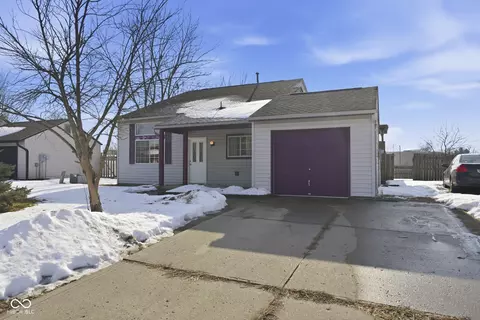 90 Meadow Creek Blvd, Whiteland, IN 46184