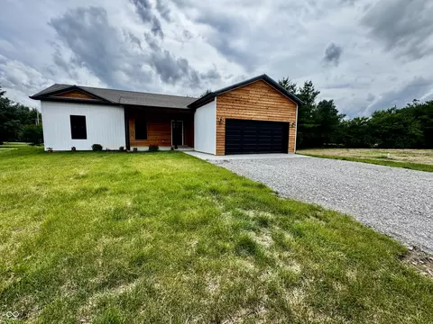 780 Northern Acres Dr, Ladoga, IN 47954