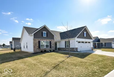 1789 River Birch Dr, Greenfield, IN 46140