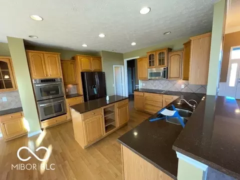Kitchen - 5355 Acadia Ct, Plainfield, IN 46168 photo 5 of 5