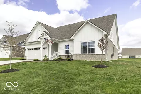 561 Riviera Pl, Greenwood, IN 46143