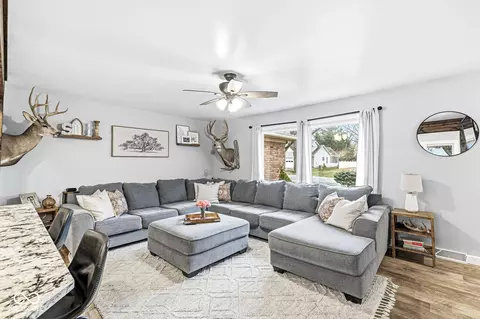 Living - 621 S Silver St, Pendleton, IN 46064 photo 1 of 2