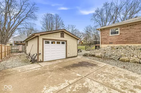 Exterior - 621 S Silver St, Pendleton, IN 46064 photo 8 of 13