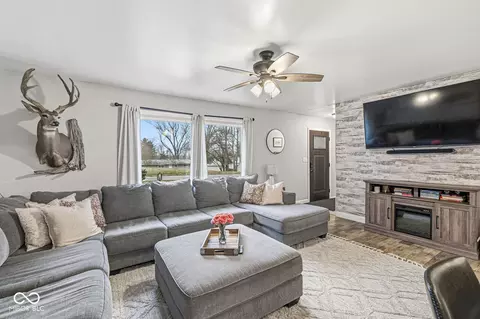 Living - 621 S Silver St, Pendleton, IN 46064 photo 2 of 2