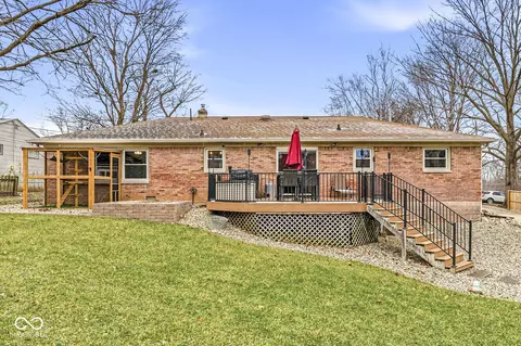 Exterior - 621 S Silver St, Pendleton, IN 46064 photo 4 of 13