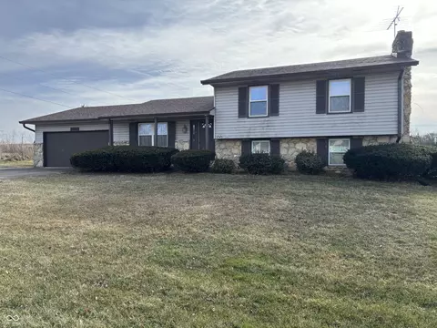 12143 E Oxford Rd, Columbus, IN 47203