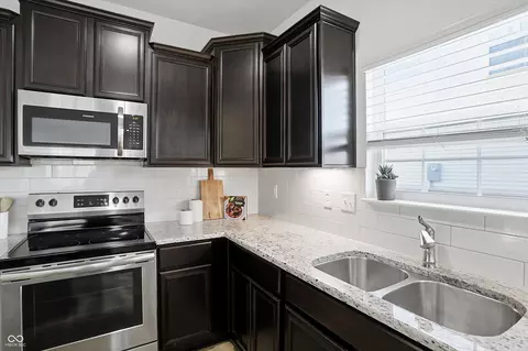 Kitchen - 842 Declaration Dr, Pittsboro, IN 46167 photo 5 of 7